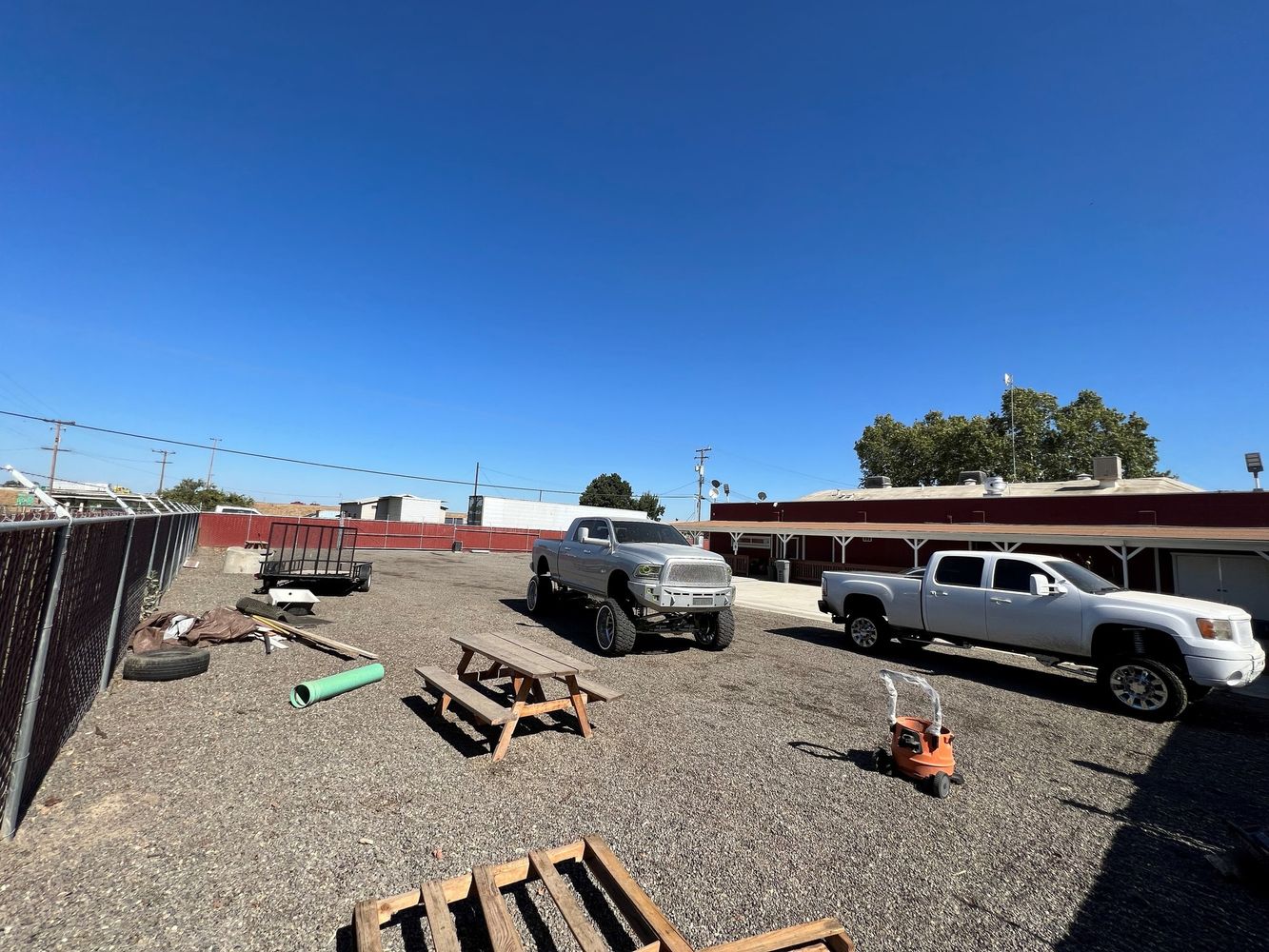 Turn Key Bar & Apartment in Riverdale, CA: 5020 19 1/2 Ave, Riverdale, CA 93656